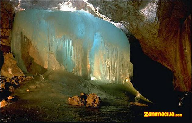 Najveća ledena pećina