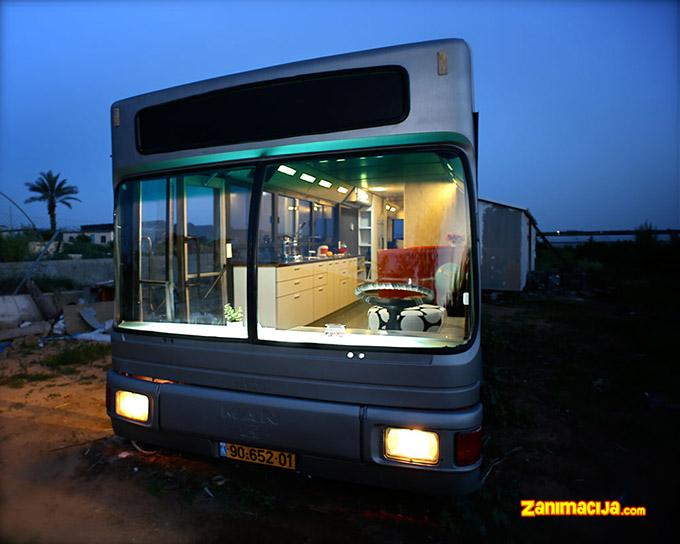 Autobus pretvoren u luksuzan dom