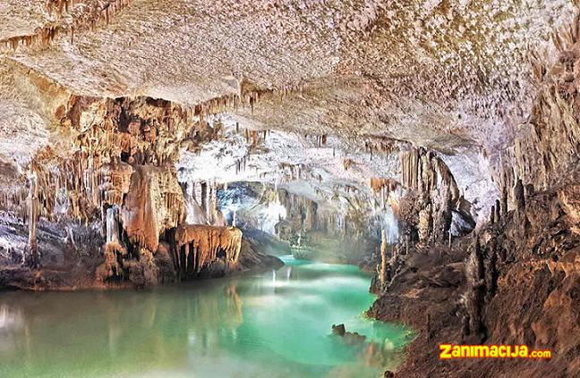 Jeita Grotto krečnjačke pećine u Libanu