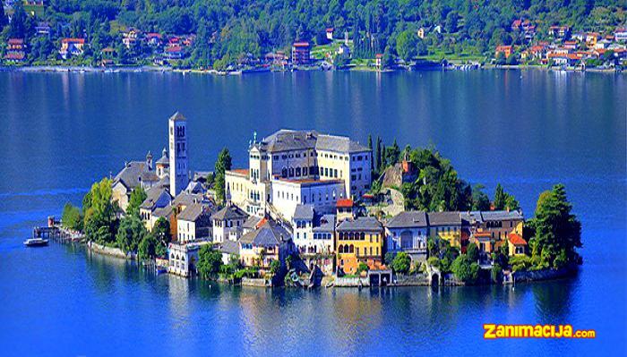 Neverovatno  malo ostrvo Isola San Giulio, Italija