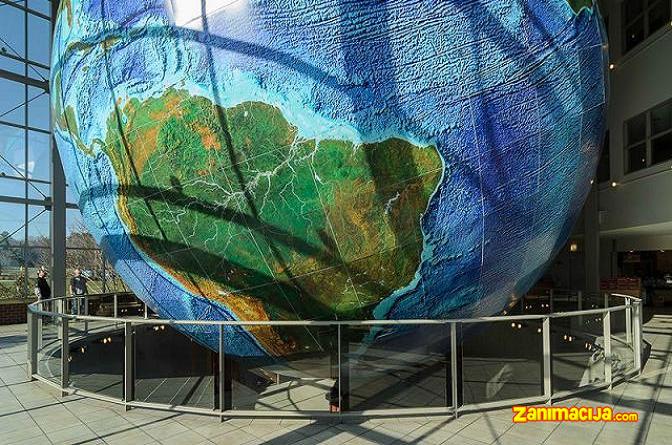Eartha - najveći svetski rotirajući globus Zemlje