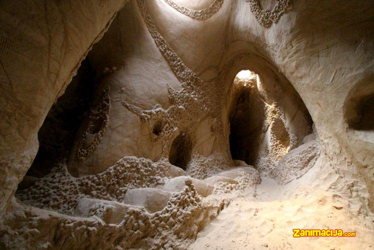 Neverovatna pećina isklesana od strane umetnika Ra Paulette