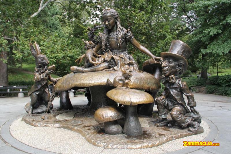 Skulptura Alisa u zemlji čuda u Central parku u Njujorku