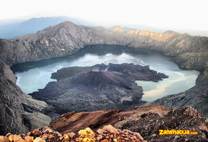 Indonezijski vulkan Rinjani na ostrvu Lombok