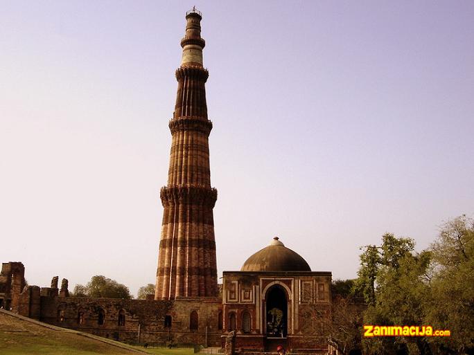 Qutub Minar u Delhiju (Indija)