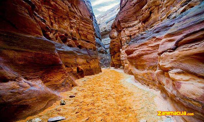 Obojeni kanjon na Sinaj poluostrvu (Egipat)