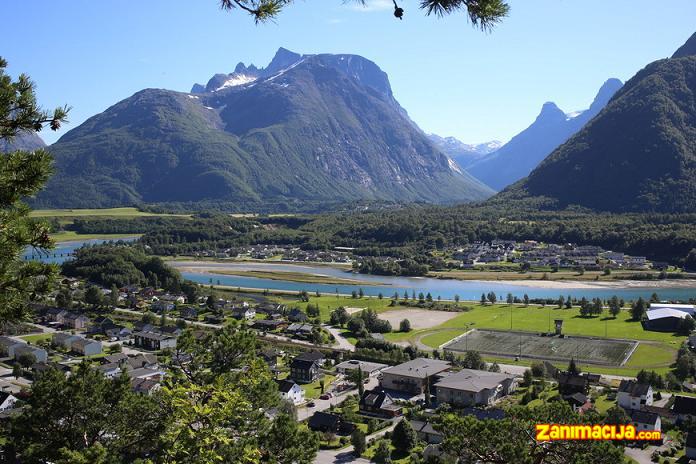 Mali grad Andalsnes, Norveška