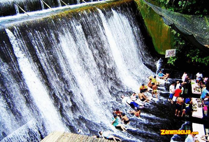 Neobičan restoran u slapu - Villa Escudero, Filipini