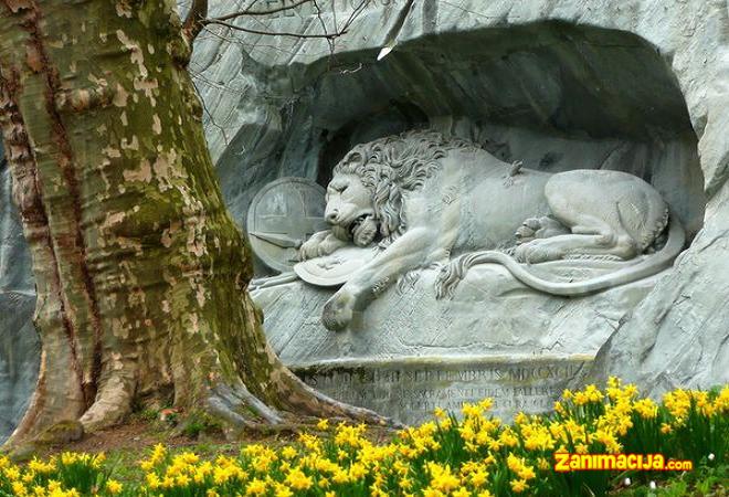 Impresivni spomenik - umiranje lava