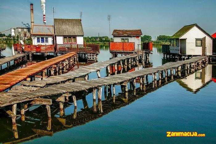 Plutajuće selo na prelepom jezeru - najneobičnija atrakcija u Mađarskoj