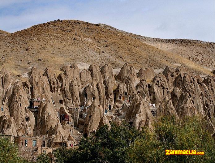 Selo uklesano u stenama - Kandovan