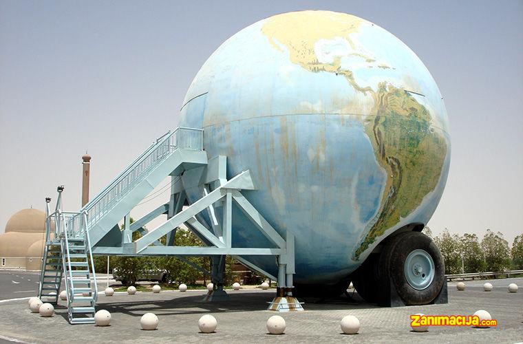 Mobilna kuća u obliku globusa